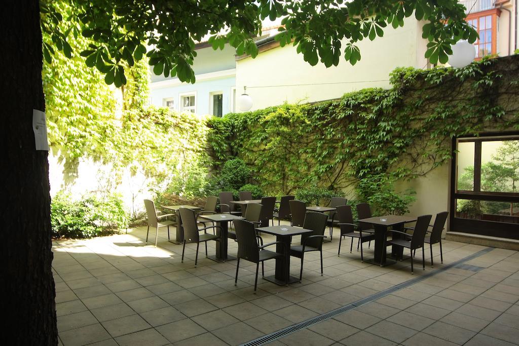 Hotel Dalimil Prague Luaran gambar